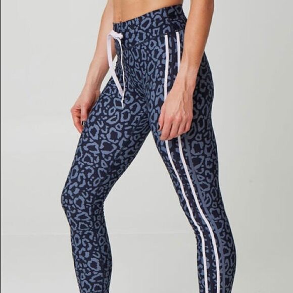 The Upside Soul Cycle Blue Purple Leopard Leggings XS - Picture 2 of 12